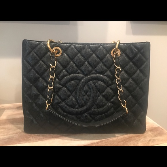 CHANEL Handbags - CHANEL GST Black/Gold